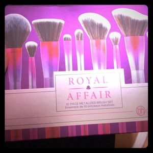 Royal Affair 10 pc brush set new